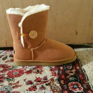 Women's UGG Classic Bailey Button Boots